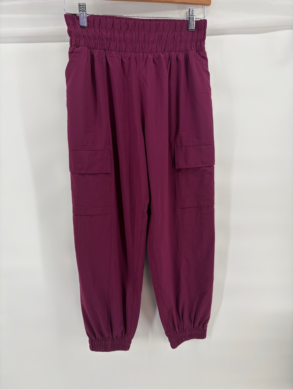 Athleta Girl Run Free Cargo Jogger Pants Purple Size Large 12 Relaxed Pockets